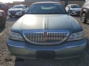 ✅ 2004 Lincoln Town Car Signature • VIN: 1LNHM81W64Y657042 • Lot: 82072875. Listed on Copart with 138,522 mi. Free auction sales archive from the USA and detailed vehicle history report at DreamBid. Image 5.