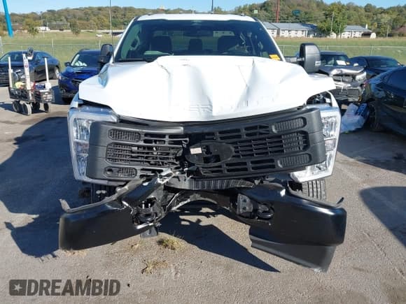 ✅ 2024 Ford F-250 XL • VIN: 1FT7X2BA7REE47307 • Lot: 43509859. Wystawiony na IAAI z przebiegiem 30 969 mil. Bezpłatny archiwum sprzedaży aukcyjnych z USA i szczegółowy raport historii pojazdu na DreamBid. Zdjęcie 6.