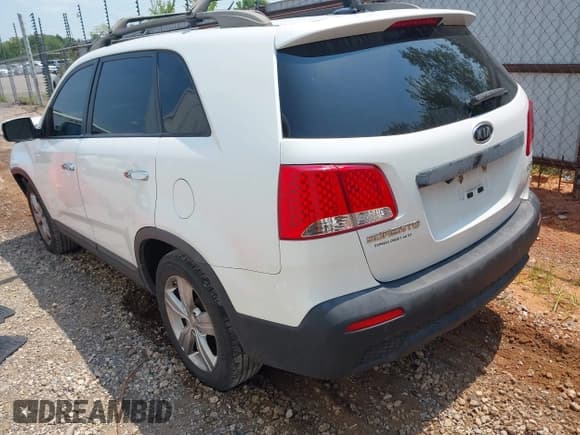 ✅ 2012 Kia Sorento EX • VIN: 5XYKU4A2XCG291478 • Lot: 42899577. Wystawiony na IAAI z przebiegiem 141 922 mil. Bezpłatny archiwum sprzedaży aukcyjnych z USA i szczegółowy raport historii pojazdu na DreamBid. Zdjęcie 3.