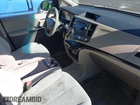 ✅ 2012 Toyota Sienna LE • VIN: 5TDKK3DC5CS228702 • Лот: 43922596. Опубликован ранее на IAAI с пробегом 187 141 миль. Бесплатный доступ к архиву аукционных продаж из США и подробный отчёт об истории автомобиля на DreamBid. Изображение 5.