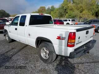 2000 Chevrolet Silverado 1500 LS z VIN 2GCEK19T8Y1280401, wystawiony jako IAAI lot #43335240 z przebiegiem 286 458 mil mil oraz . Historia ofert i sprzedaży dostępna na DreamBid. Obrazek 3.