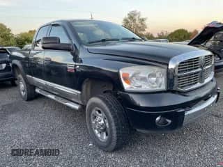 2008 Dodge 3500 Laramie z VIN 3D7MX38AX8G221632, wystawiony jako Copart lot #73439784 z przebiegiem 217 087 mil mil oraz Czysty tytuł • Clean title. Historia ofert i sprzedaży dostępna na DreamBid. Obrazek 1.