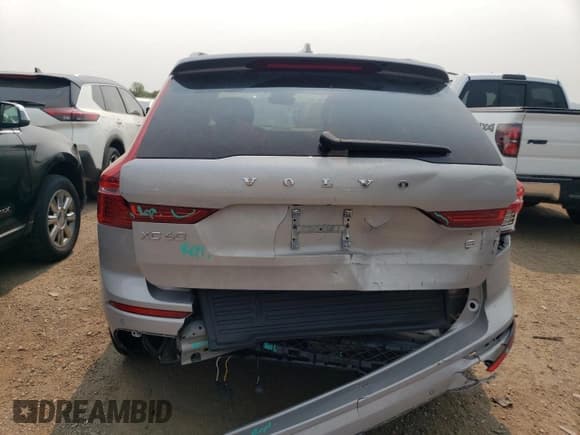 ✅ 2022 Volvo XC60 R-Design • VIN: YV4062RM0N1074291 • Lot: 58787705. Wystawiony na Copart z przebiegiem 35 071 mil. Bezpłatny archiwum sprzedaży aukcyjnych z USA i szczegółowy raport historii pojazdu na DreamBid. Zdjęcie 6.