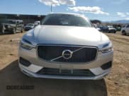 ✅ 2018 Volvo XC60 Momentum • VIN: LYV102RK3JB100845 • Lot: 90073965. Wystawiony na Copart z przebiegiem 58 828 mil. Bezpłatny archiwum sprzedaży aukcyjnych z USA i szczegółowy raport historii pojazdu na DreamBid. Zdjęcie 5.