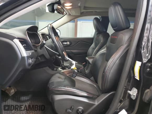 ✅ 2014 Jeep Cherokee Trailhawk • VIN: 1C4PJMBS6EW309347 • Lot: 87054835. Wystawiony na Copart z przebiegiem 185 796 mil. Bezpłatny archiwum sprzedaży aukcyjnych z USA i szczegółowy raport historii pojazdu na DreamBid. Zdjęcie 7.