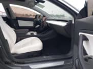 ✅ 2018 Tesla Model 3 Long Range Battery • VIN: 5YJ3E1EA3JF155604 • Lot: 43235907. Wystawiony na IAAI z przebiegiem 92 574 mil. Bezpłatny archiwum sprzedaży aukcyjnych z USA i szczegółowy raport historii pojazdu na DreamBid. Zdjęcie 5.