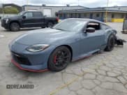 ✅ 2024 Nissan Z Nismo • VIN: JN1BZ4CH0RM367514 • Лот: 52297105. Опубликован ранее на Copart с пробегом 1 232 миль. Бесплатный доступ к архиву аукционных продаж из США и подробный отчёт об истории автомобиля на DreamBid. Изображение 1.