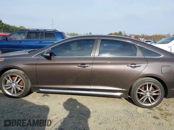 ✅ 2015 Hyundai Sonata Sport • VIN: 5NPE34AB6FH084163 • Lot: 43640225. Listed on IAAI with 234,665 mi. Free auction sales archive from the USA and detailed vehicle history report at DreamBid. Image 14.