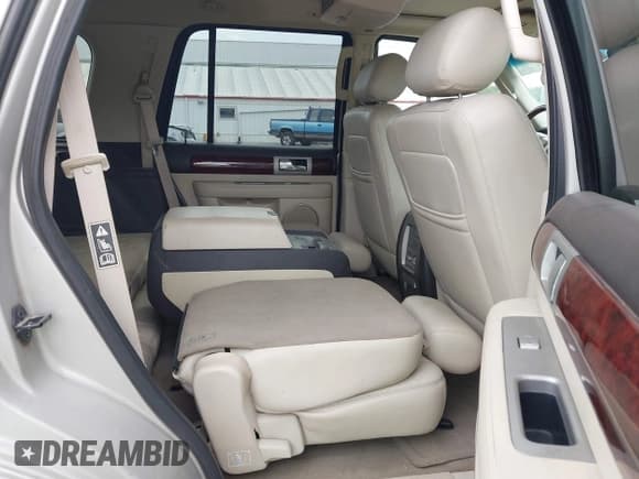 ✅ 2003 Lincoln Navigator Luxury • VIN: 5LMFU28R33LJ08380 • Lot: 43184815. Wystawiony na IAAI z przebiegiem 232 652 mil. Bezpłatny archiwum sprzedaży aukcyjnych z USA i szczegółowy raport historii pojazdu na DreamBid. Zdjęcie 8.