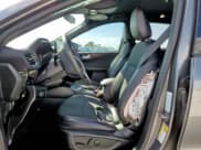 ✅ 2024 Ford Escape ST-Line • VIN: 1FMCU0MN4RUA15724 • Lot: 82097495. Wystawiony na Copart z przebiegiem 39 917 mil. Bezpłatny archiwum sprzedaży aukcyjnych z USA i szczegółowy raport historii pojazdu na DreamBid. Zdjęcie 7.