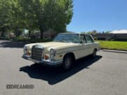 ✅ 1970 Mercedes-Benz 280 • VIN: 10801612053480 • Лот: 70171915. Опубликован ранее на Copart с пробегом 75 608 миль. Бесплатный доступ к архиву аукционных продаж из США и подробный отчёт об истории автомобиля на DreamBid. Изображение 2.