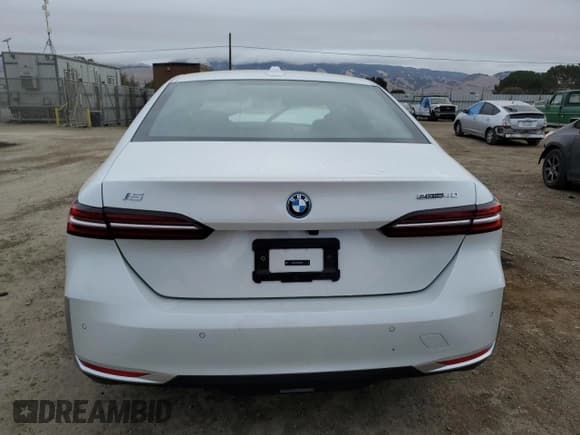 ✅ 2024 BMW i5 eDrive40 • VIN: WBY33FK09RCR63560 • Lot: 72055444. Listed on Copart with 2,973 mi. Free auction sales archive from the USA and detailed vehicle history report at DreamBid. Image 6.
