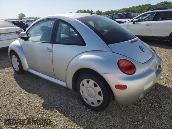 ✅ 2000 Volkswagen Beetle • VIN: 3VWBC21C0YM476226 • Лот: 51021575. Опубликован ранее на Copart с пробегом 109 396 миль. Бесплатный доступ к архиву аукционных продаж из США и подробный отчёт об истории автомобиля на DreamBid. Изображение 2.