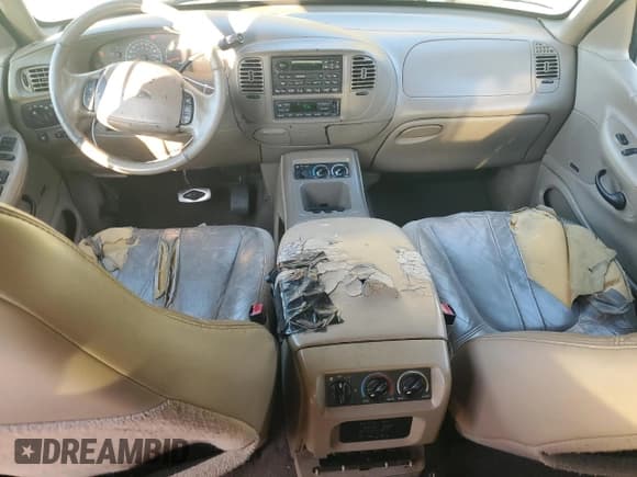 ✅ 2000 Ford Expedition Eddie Bauer • VIN: 1FMRU1767YLA91799 • Lot: 76897194. Listed on Copart with Not provided. Free auction sales archive from the USA and detailed vehicle history report at DreamBid. Image 8.