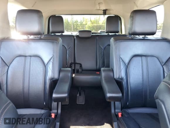 ✅ 2018 Ford Expedition Platinum • VIN: 1FMJU1MT1JEA22530 • Lot: 87279605. Wystawiony na Copart z przebiegiem 134 805 mil. Bezpłatny archiwum sprzedaży aukcyjnych z USA i szczegółowy raport historii pojazdu na DreamBid. Zdjęcie 10.