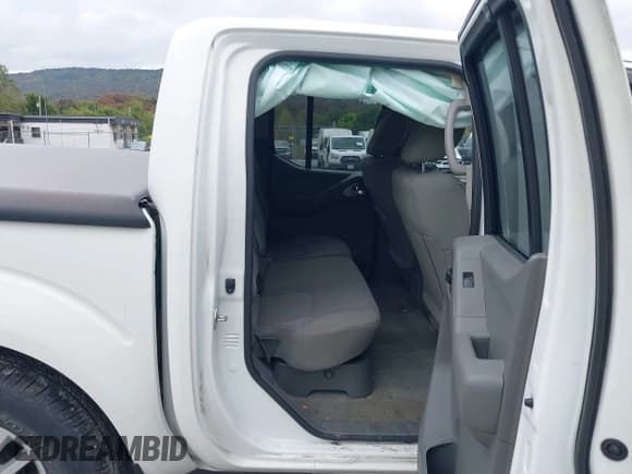 ✅ 2018 Nissan Frontier Pro-4X • VIN: 1N6AD0EV6JN762070 • Lot: 43281121. Wystawiony na IAAI z przebiegiem 53 202 mil. Bezpłatny archiwum sprzedaży aukcyjnych z USA i szczegółowy raport historii pojazdu na DreamBid. Zdjęcie 8.