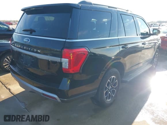 ✅ 2024 Ford Expedition XLT • VIN: 1FMJU1J89REA24960 • Lot: 43783058. Listed on IAAI with 77,143 mi. Free auction sales archive from the USA and detailed vehicle history report at DreamBid. Image 4.