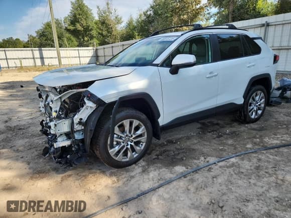 ✅ 2025 Toyota RAV4 XLE Premium • VIN: 2T3C1RFV7SW395603 • Lot: 80815725. Wystawiony na Copart z przebiegiem 592 mil. Bezpłatny archiwum sprzedaży aukcyjnych z USA i szczegółowy raport historii pojazdu na DreamBid. Zdjęcie 1.