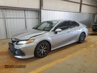 2021 Toyota Camry XLE with VIN 4T1F11AK1MU579569, listed as a Copart auction lot 60917715 with 101,427 mi miles and Salvage title. Bid and sale history available at DreamBid. Image 1.