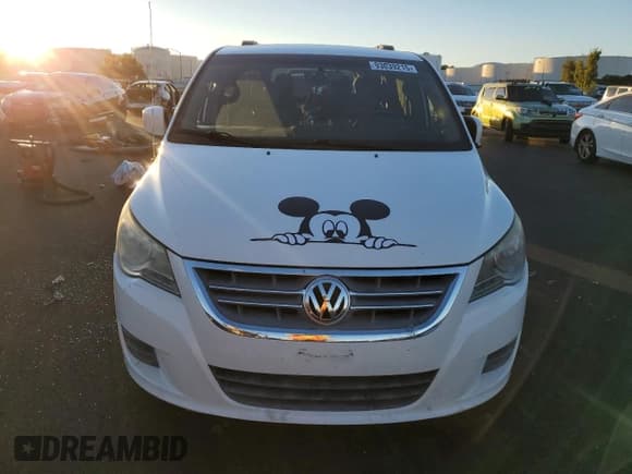 ✅ 2011 Volkswagen Routan SE • VIN: 2V4RW3DG7BR634029 • Lot: 93039215. Listed on Copart with 103,311 mi. Free auction sales archive from the USA and detailed vehicle history report at DreamBid. Image 5.