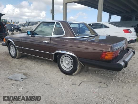 ✅ 1982 Mercedes-Benz 380 SL • VIN: WDBBA45A5CB012926 • Лот: 73131714. Опубликован ранее на Copart с пробегом 96 212 миль. Бесплатный доступ к архиву аукционных продаж из США и подробный отчёт об истории автомобиля на DreamBid. Изображение 2.