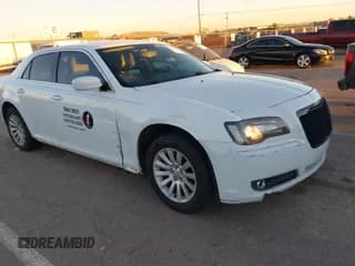 ✅ 2014 Chrysler 300 • VIN: 2C3CCAAG1EH377594 • Lot: 43623612. Wystawiony na IAAI z przebiegiem 146 273 mil. Bezpłatny archiwum sprzedaży aukcyjnych z USA i szczegółowy raport historii pojazdu na DreamBid. Zdjęcie 1.