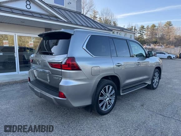 ✅ 2017 Lexus LX 570 • VIN: JTJHY7AX0H4230350 • Лот: 52460465. Опубликован ранее на Copart с пробегом 198 746 миль. Бесплатный доступ к архиву аукционных продаж из США и подробный отчёт об истории автомобиля на DreamBid. Изображение 4.