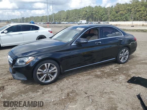 ✅ 2017 Mercedes-Benz C 300 • VIN: 55SWF4JB6HU229990 • Lot: 85518415. Wystawiony na Copart z przebiegiem Nie podano. Bezpłatny archiwum sprzedaży aukcyjnych z USA i szczegółowy raport historii pojazdu na DreamBid. Zdjęcie 1.