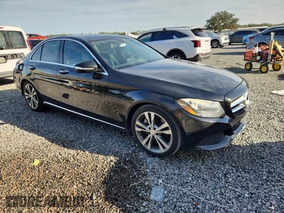 ✅ 2015 Mercedes-Benz C 300 • VIN: 55SWF4JB6FU073298 • Lot: 92398355. Listed on Copart with 115,612 mi. Free auction sales archive from the USA and detailed vehicle history report at DreamBid. Image 4.