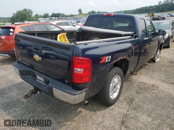 ✅ 2010 Chevrolet Silverado 1500 LT • VIN: 1GCSKSE36AZ211556 • Lot: 63698804. Listed on Copart with 137,529 mi. Free auction sales archive from the USA and detailed vehicle history report at DreamBid. Image 3.
