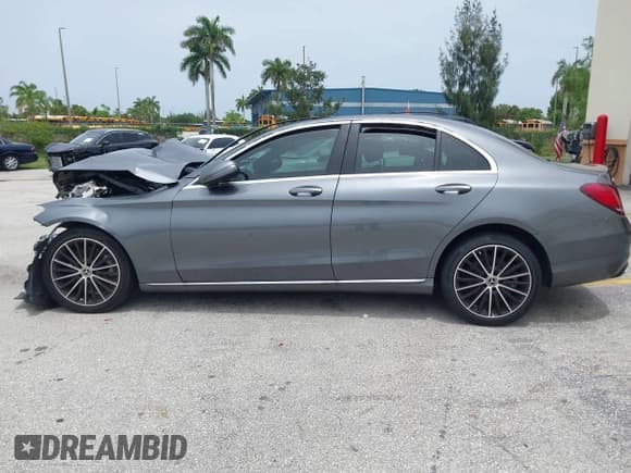✅ 2021 Mercedes-Benz C 300 • VIN: W1KWF8DB6MR650672 • Лот: 36714899. Опубликован ранее на IAAI с пробегом 26 568 миль. Бесплатный доступ к архиву аукционных продаж из США и подробный отчёт об истории автомобиля на DreamBid. Изображение 14.