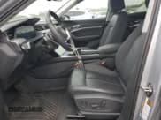 ✅ 2022 Audi e-tron Premium • VIN: WA1AAAGE2NB047044 • Лот: 64797795. Опубликован ранее на Copart с пробегом 32 458 миль. Бесплатный доступ к архиву аукционных продаж из США и подробный отчёт об истории автомобиля на DreamBid. Изображение 7.