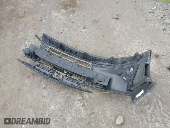 ✅ 2019 Hyundai Elantra SE • VIN: 5NPD74LF5KH405023 • Lot: 42830029. Listed on IAAI with 71,929 mi. Free auction sales archive from the USA and detailed vehicle history report at DreamBid. Image 12.