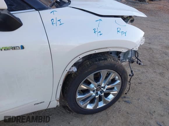 ✅ 2020 Toyota Highlander Hybrid Limited • VIN: 5TDXBRCH4LS013642 • Lot: 41315304. Listed on IAAI with 38,646 mi. Free auction sales archive from the USA and detailed vehicle history report at DreamBid. Image 17.