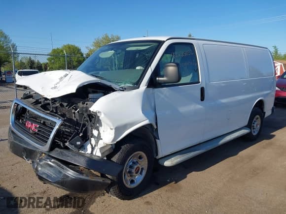 ✅ 2016 GMC Savana Cargo • VIN: 1GTW7AFF8G1259816 • Lot: 42224036. Wystawiony na IAAI z przebiegiem 172 830 mil. Bezpłatny archiwum sprzedaży aukcyjnych z USA i szczegółowy raport historii pojazdu na DreamBid. Zdjęcie 2.
