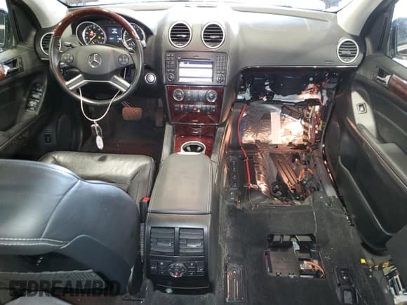 ✅ 2010 Mercedes-Benz GL 550 • VIN: 4JGBF8GE9AA612423 • Lot: 44361065. Wystawiony na Copart z przebiegiem 90 195 mil. Bezpłatny archiwum sprzedaży aukcyjnych z USA i szczegółowy raport historii pojazdu na DreamBid. Zdjęcie 8.