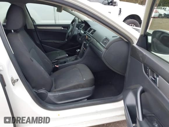 ✅ 2013 Volkswagen Passat S • VIN: 1VWAP7A36DC096137 • Lot: 43382790. Wystawiony na IAAI z przebiegiem 265 313 mil. Bezpłatny archiwum sprzedaży aukcyjnych z USA i szczegółowy raport historii pojazdu na DreamBid. Zdjęcie 5.