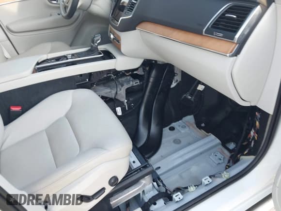 ✅ 2022 Volvo XC90 Momentum • VIN: YV4102CK1N1783874 • Лот: 43616340. Опубликован ранее на IAAI с пробегом 82 228 миль. Бесплатный доступ к архиву аукционных продаж из США и подробный отчёт об истории автомобиля на DreamBid. Изображение 6.