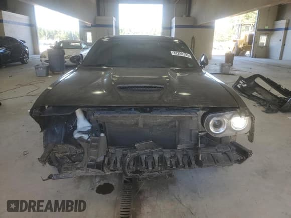 ✅ 2015 Dodge Challenger SRT 392 • VIN: 2C3CDZDJ9FH842952 • Lot: 82259395. Wystawiony na Copart z przebiegiem 51 384 mil. Bezpłatny archiwum sprzedaży aukcyjnych z USA i szczegółowy raport historii pojazdu na DreamBid. Zdjęcie 5.