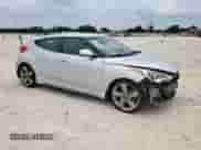 2013 Hyundai Veloster Turbo с VIN KMHTC6AE0DU153926, выставлен на аукционе Copart как лот 66184095 с пробегом 78 193 миль миль и Списание • Salvage title. История ставок и продаж доступна на DreamBid. Изображение 4.