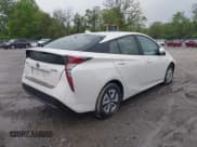 ✅ 2018 Toyota Prius Two • VIN: JTDKARFU9J3054742 • Lot: 41641032. Wystawiony na IAAI z przebiegiem 209 986 mil. Bezpłatny archiwum sprzedaży aukcyjnych z USA i szczegółowy raport historii pojazdu na DreamBid. Zdjęcie 4.
