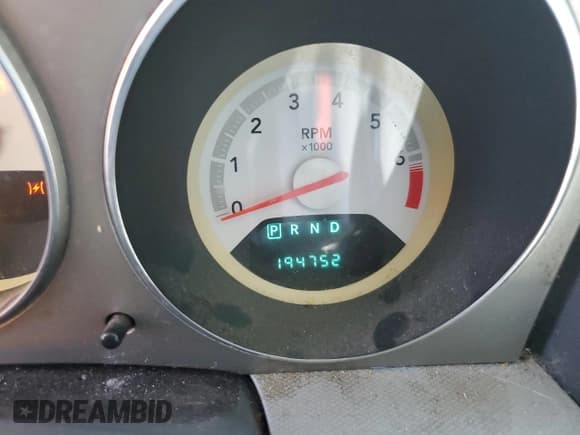 ✅ 2008 Dodge Avenger SXT • VIN: 1B3LC56K48N183400 • Lot: 70319274. Wystawiony na Copart z przebiegiem 194 752 mil. Bezpłatny archiwum sprzedaży aukcyjnych z USA i szczegółowy raport historii pojazdu na DreamBid. Zdjęcie 9.