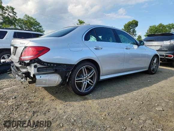 ✅ 2019 Mercedes-Benz E 450 • VIN: WDDZF6JB2KA492610 • Lot: 64541535. Wystawiony na Copart z przebiegiem 77 915 mil. Bezpłatny archiwum sprzedaży aukcyjnych z USA i szczegółowy raport historii pojazdu na DreamBid. Zdjęcie 3.