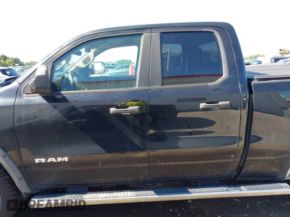 2019 Ram 1500 Tradesman z VIN 1C6SRFCT6KN601725, wystawiony jako IAAI lot #42523092 z przebiegiem 157 264 mil mil oraz . Historia ofert i sprzedaży dostępna na DreamBid. Obrazek 14.