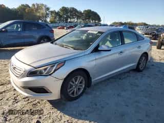 2016 Hyundai Sonata SE z VIN 5NPE24AFXGH308848, wystawiony jako Copart lot #82654975 z przebiegiem 177 959 mil mil oraz Czysty tytuł • Clean title. Historia ofert i sprzedaży dostępna na DreamBid. Obrazek 1.