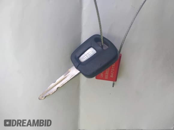 ✅ 1999 Lincoln Town Car Executive • VIN: 1LNHM81W2XY708640 • Lot: 43749713. Wystawiony na IAAI z przebiegiem 156 901 mil. Bezpłatny archiwum sprzedaży aukcyjnych z USA i szczegółowy raport historii pojazdu na DreamBid. Zdjęcie 11.