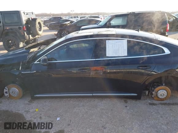 ✅ 2023 Volkswagen Arteon SEL Premium R-Line • VIN: WVWTR7AN4PE011960 • Лот: 41224746. Опубликован ранее на IAAI с пробегом 12 654 миль. Бесплатный доступ к архиву аукционных продаж из США и подробный отчёт об истории автомобиля на DreamBid. Изображение 15.