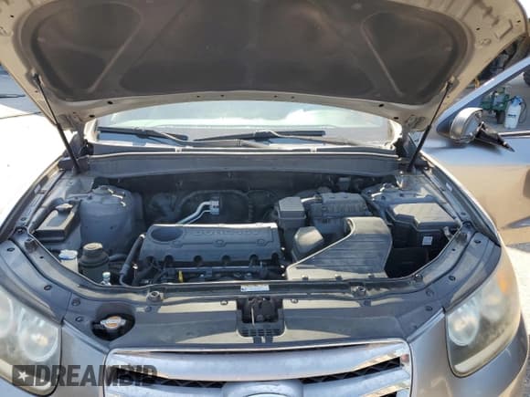 ✅ 2012 Hyundai Santa Fe GLS • VIN: 5XYZG3AB2CG135810 • Lot: 72519744. Listed on Copart with 137,627 mi. Free auction sales archive from the USA and detailed vehicle history report at DreamBid. Image 12.