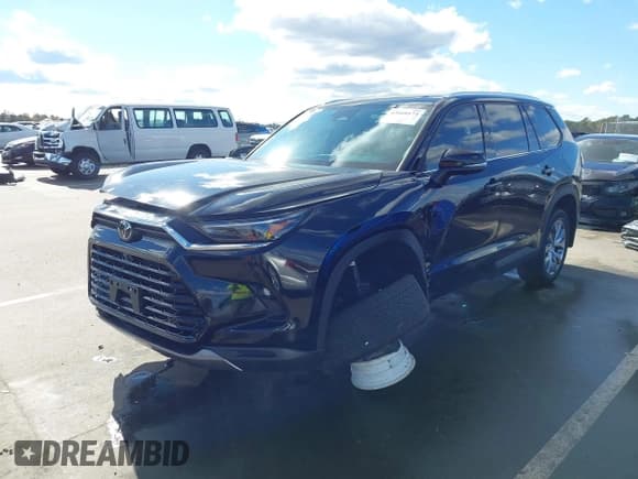 ✅ 2024 Toyota Highlander XLE • VIN: 5TDAAAB50RS012465 • Lot: 43660174. Listed on IAAI with 15,848 mi. Free auction sales archive from the USA and detailed vehicle history report at DreamBid. Image 2.