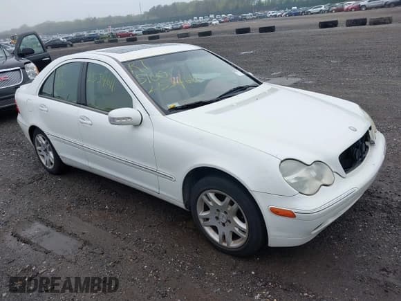 ✅ 2003 Mercedes-Benz C 240 • VIN: WDBRF61J63F390375 • Lot: 42207848. Wystawiony na IAAI z przebiegiem Nie podano. Bezpłatny archiwum sprzedaży aukcyjnych z USA i szczegółowy raport historii pojazdu na DreamBid. Zdjęcie 1.